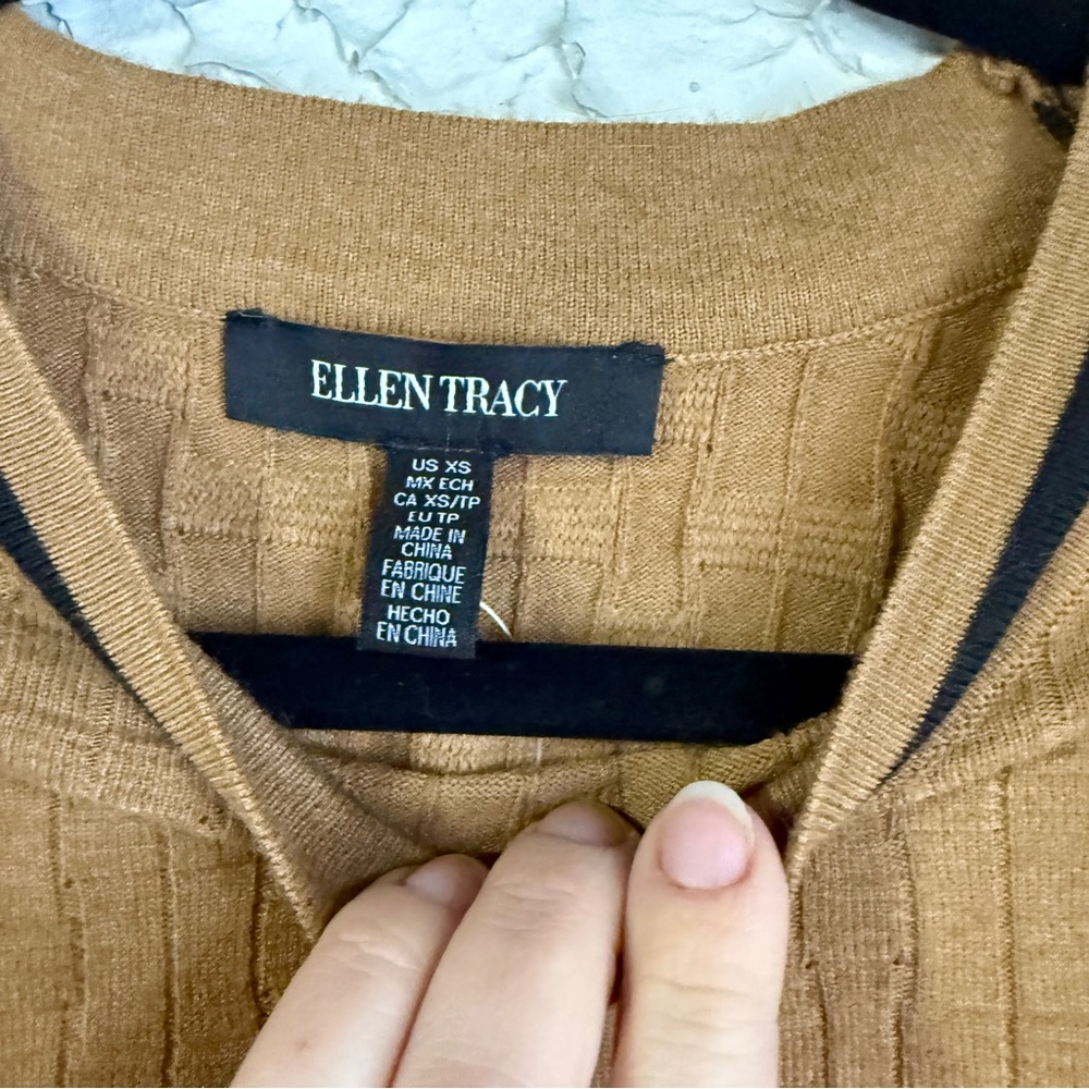 Ellen Tracy Tan and Black Ribbed Short Sleeve crop-Top - Picture 4 of 8